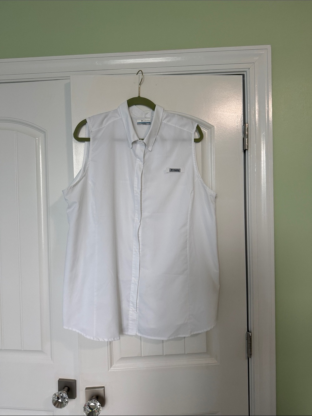 Columbia Womens White Sleeveless Button-Down Shirt